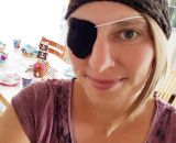 Kostenlose Nähanleitung und Schnittmuster gestaltet als PDF-E-Book von shesmile für die Augenklappe Käptn Wildbart. So eine Augenklappe ist das MustHave für jede Piratenparty und darf in keiner Verkleidungskiste für Kinder fehlen. Passt auch zum Fasc