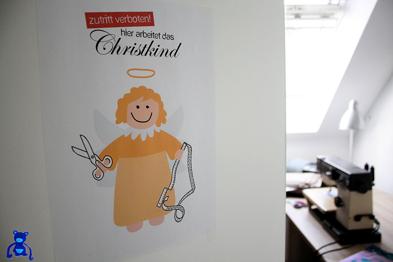christkind arbeitet kleiner monkey