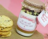Bastelanleitung, Rezept und Druckvorlage gestaltet als PDF-E-Book und Digistamp von shesmile für eine leckere Geschenkidee zu jedem Anlass. Vier verschiedene Themen/Sprüche sind enthalten: Liebesrezept! Eure Liebe hält ewig. Glücksrezept! Unsere Freu
