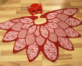 Nähanleitung und Schnittmuster gestaltet als PDF-E-Book von shesmile zum Nähen eines Eulenkostüms aus Stoff. Mit Umhang und Gesichtsmaske. Passend für ein Eulenkostüm oder PJ Masks Eulette.