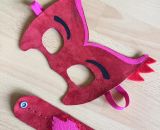 Nähanleitung und Schnittmuster gestaltet als PDF-E-Book von shesmile zum Nähen eines Eulenkostüms aus Stoff. Mit Umhang und Gesichtsmaske. Passend für ein Eulenkostüm oder PJ Masks Eulette.