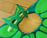 Nähanleitung und Schnittmuster gestaltet als PDF-E-Book von shesmile zum Nähen eines Eulenkostüms aus Stoff. Mit Umhang und Gesichtsmaske. Passend für ein Eulenkostüm oder PJ Masks Eulette.