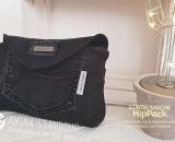 Nähanleitung und Schnittmuster gestaltet als PDF-E-Book für eine Gürteltasche in 2 Größen mit großem Reißverschluss-Fach und Verschlussklappe HipPack von shesmile. Dein Lieblingstäschchen bestückt mit allem was du immer bei dir haben willst. 
