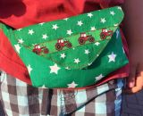 Nähanleitung und Schnittmuster gestaltet als PDF-E-Book für eine Gürteltasche in 2 Größen mit großem Reißverschluss-Fach und Verschlussklappe HipPack von shesmile. Dein Lieblingstäschchen bestückt mit allem was du immer bei dir haben willst. 