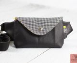 Nähanleitung und Schnittmuster gestaltet als PDF-E-Book für eine Gürteltasche in 2 Größen mit großem Reißverschluss-Fach und Verschlussklappe HipPack von shesmile. Dein Lieblingstäschchen bestückt mit allem was du immer bei dir haben willst. 