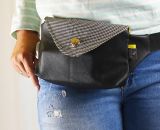 Nähanleitung und Schnittmuster gestaltet als PDF-E-Book für eine Gürteltasche in 2 Größen mit großem Reißverschluss-Fach und Verschlussklappe HipPack von shesmile. Dein Lieblingstäschchen bestückt mit allem was du immer bei dir haben willst. 