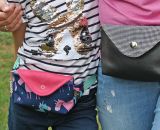 Nähanleitung und Schnittmuster gestaltet als PDF-E-Book für eine Gürteltasche in 2 Größen mit großem Reißverschluss-Fach und Verschlussklappe HipPack von shesmile. Dein Lieblingstäschchen bestückt mit allem was du immer bei dir haben willst. 
