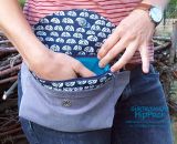 Nähanleitung und Schnittmuster gestaltet als PDF-E-Book für eine Gürteltasche in 2 Größen mit großem Reißverschluss-Fach und Verschlussklappe HipPack von shesmile. Dein Lieblingstäschchen bestückt mit allem was du immer bei dir haben willst. 