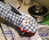 Handschuh Frederick (Eine Nähanleitung mit Schnittmuster von shesmile) Einheitsgröße. Ideal für Ofen und Grill. Nähbar als Krokodil, Hai, Schlange oder ganz neutral.