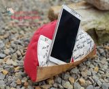 Hügelbert, das Handy-Schräghalte-Kissen. Eine Nähanleitung mit Schnittmuster in 2 Größen von shesmile. Für Tablet, E-Book Reader oder Handy. Für Kinder oder Erwachsene. Ergebnisse aus dem Probenähen.