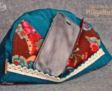Hügelbert, das Handy-Schräghalte-Kissen. Eine Nähanleitung mit Schnittmuster in 2 Größen von shesmile. Für Tablet, E-Book Reader oder Handy. Für Kinder oder Erwachsene. Ergebnisse aus dem Probenähen.