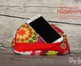 Hügelbert, das Handy-Schräghalte-Kissen. Eine Nähanleitung mit Schnittmuster in 2 Größen von shesmile. Für Tablet, E-Book Reader oder Handy. Für Kinder oder Erwachsene. Ergebnisse aus dem Probenähen.