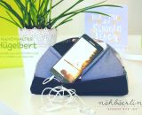 Hügelbert, das Handy-Schräghalte-Kissen. Eine Nähanleitung mit Schnittmuster in 2 Größen von shesmile. Für Tablet, E-Book Reader oder Handy. Für Kinder oder Erwachsene. Ergebnisse aus dem Probenähen.
