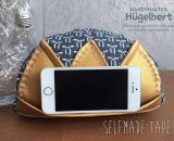 Hügelbert, das Handy-Schräghalte-Kissen. Eine Nähanleitung mit Schnittmuster in 2 Größen von shesmile. Für Tablet, E-Book Reader oder Handy. Für Kinder oder Erwachsene. Ergebnisse aus dem Probenähen.