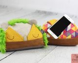 Hügelbert, das Handy-Schräghalte-Kissen. Eine Nähanleitung mit Schnittmuster in 2 Größen von shesmile. Für Tablet, E-Book Reader oder Handy. Für Kinder oder Erwachsene. Ergebnisse aus dem Probenähen.