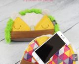 Hügelbert, das Handy-Schräghalte-Kissen. Eine Nähanleitung mit Schnittmuster in 2 Größen von shesmile. Für Tablet, E-Book Reader oder Handy. Für Kinder oder Erwachsene. Ergebnisse aus dem Probenähen.