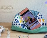Hügelbert, das Handy-Schräghalte-Kissen. Eine Nähanleitung mit Schnittmuster in 2 Größen von shesmile. Für Tablet, E-Book Reader oder Handy. Für Kinder oder Erwachsene. Ergebnisse aus dem Probenähen.