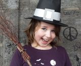 Nähanleitung und Schnittmuster gestaltet als PDF-E-Book von shesmile für ein Hexen- oder Zauberer-Kostüm Annabelle. Passend für jede Größe. Mit Hexenhut und Tellerrock mit Tüll-Fransen. Passend für jede Faschings- und Halloween-Party! Beides lässt si