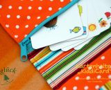 Kartenhalter KiddiCard aus Stoff. Eine Nähanleitung mit Schnittmuster von shesmile. Ideal für Unterwegs oder Zuhause. Aufgeklappt, zusammengesteckt, Spielkarten aus der intgegrierten Tasche rausgeholt und schon kann die Spielpartie losgehen. Ergebnis