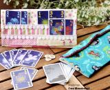 Kartenhalter KiddiCard aus Stoff. Eine Nähanleitung mit Schnittmuster von shesmile. Ideal für Unterwegs oder Zuhause. Aufgeklappt, zusammengesteckt, Spielkarten aus der intgegrierten Tasche rausgeholt und schon kann die Spielpartie losgehen. Ergebnis