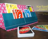 Kartenhalter KiddiCard aus Stoff. Eine Nähanleitung mit Schnittmuster von shesmile. Ideal für Unterwegs oder Zuhause. Aufgeklappt, zusammengesteckt, Spielkarten aus der intgegrierten Tasche rausgeholt und schon kann die Spielpartie losgehen. Ergebnis