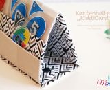 Kartenhalter KiddiCard aus Stoff. Eine Nähanleitung mit Schnittmuster von shesmile. Ideal für Unterwegs oder Zuhause. Aufgeklappt, zusammengesteckt, Spielkarten aus der intgegrierten Tasche rausgeholt und schon kann die Spielpartie losgehen. Ergebnis