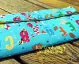 Kartenhalter KiddiCard aus Stoff. Eine Nähanleitung mit Schnittmuster von shesmile. Ideal für Unterwegs oder Zuhause. Aufgeklappt, zusammengesteckt, Spielkarten aus der intgegrierten Tasche rausgeholt und schon kann die Spielpartie losgehen. Ergebnis