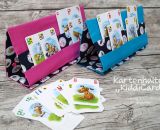 Kartenhalter KiddiCard aus Stoff. Eine Nähanleitung mit Schnittmuster von shesmile. Ideal für Unterwegs oder Zuhause. Aufgeklappt, zusammengesteckt, Spielkarten aus der intgegrierten Tasche rausgeholt und schon kann die Spielpartie losgehen. Ergebnis