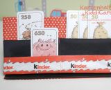 Kartenhalter KiddiCard aus Stoff. Eine Nähanleitung mit Schnittmuster von shesmile. Ideal für Unterwegs oder Zuhause. Aufgeklappt, zusammengesteckt, Spielkarten aus der intgegrierten Tasche rausgeholt und schon kann die Spielpartie losgehen. Ergebnis