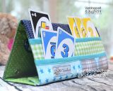 Kartenhalter KiddiCard aus Stoff. Eine Nähanleitung mit Schnittmuster von shesmile. Ideal für Unterwegs oder Zuhause. Aufgeklappt, zusammengesteckt, Spielkarten aus der intgegrierten Tasche rausgeholt und schon kann die Spielpartie losgehen. Ergebnis