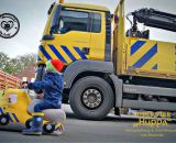 Kipplaster Hüppa (Eine Nähanleitung mit Schnittmuster von shesmile) Hüppa, der Kipplaster aus Stoff zum Hüpfen und Bepacken. Als Adventskalender, Kinderzimmer-Utensilo, Feuerwehr-Auto oder Hüpf-Rutsch-Baustellenfahrzeug. Ergebnisse aus dem Probenähen