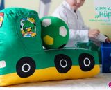 Kipplaster Hüppa (Eine Nähanleitung mit Schnittmuster von shesmile) Hüppa, der Kipplaster aus Stoff zum Hüpfen und Bepacken. Als Adventskalender, Kinderzimmer-Utensilo, Feuerwehr-Auto oder Hüpf-Rutsch-Baustellenfahrzeug. Ergebnisse aus dem Probenähen