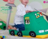 Kipplaster Hüppa (Eine Nähanleitung mit Schnittmuster von shesmile) Hüppa, der Kipplaster aus Stoff zum Hüpfen und Bepacken. Als Adventskalender, Kinderzimmer-Utensilo, Feuerwehr-Auto oder Hüpf-Rutsch-Baustellenfahrzeug. Ergebnisse aus dem Probenähen
