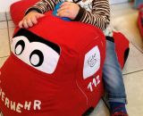 Kipplaster Hüppa (Eine Nähanleitung mit Schnittmuster von shesmile) Hüppa, der Kipplaster aus Stoff zum Hüpfen und Bepacken. Als Adventskalender, Kinderzimmer-Utensilo, Feuerwehr-Auto oder Hüpf-Rutsch-Baustellenfahrzeug. Ergebnisse aus dem Probenähen