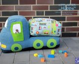 Kipplaster Hüppa (Eine Nähanleitung mit Schnittmuster von shesmile) Hüppa, der Kipplaster aus Stoff zum Hüpfen und Bepacken. Als Adventskalender, Kinderzimmer-Utensilo, Feuerwehr-Auto oder Hüpf-Rutsch-Baustellenfahrzeug. Ergebnisse aus dem Probenähen