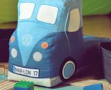 Kipplaster Hüppa (Eine Nähanleitung mit Schnittmuster von shesmile) Hüppa, der Kipplaster aus Stoff zum Hüpfen und Bepacken. Als Adventskalender, Kinderzimmer-Utensilo, Feuerwehr-Auto oder Hüpf-Rutsch-Baustellenfahrzeug. Ergebnisse aus dem Probenähen