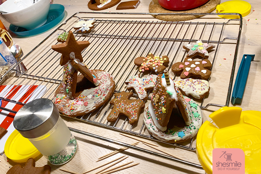 ... auch super lecker als Lebkuchenherzen zum Oktoberfest. Unser Lieblingsrezept für Lebkuchenhäuser. Backen mit Kindern im Advent. Einfach. Kreativ. shesmile