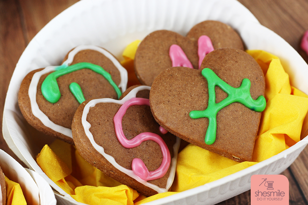 ... auch super lecker als Lebkuchenherzen zum Oktoberfest. Unser Lieblingsrezept für Lebkuchenhäuser. Backen mit Kindern im Advent. Einfach. Kreativ. shesmile