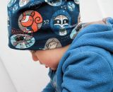 Mütze Mikki, eine einlagig-dünne Sommermütze für Babys und Kinder. Schnell und einfach genäht. Nur 4 Nähte mit dem Zick-Zack-Stich der Haushaltsnähmaschine. Eine Nähanleitung mit Schnittmuster von shesmile. Größe 37 bis 54 cm Kopfumfang (schräg gemes