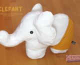 Elefant - Nelefant (Eine Nähanleitung samt Schnittmuster von shesmile) Ein großes Kuschelkissen-Stofftier für kleiner Tasche in der Badehose.