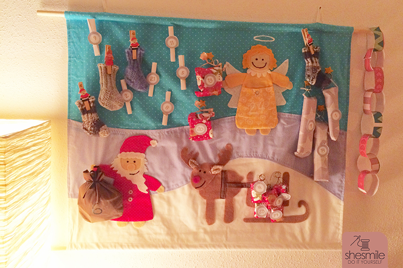 Adventskalender nähen! Nikolaus und seine Freunde - Nähanleitung und Schnittmuster von shesmile. Jedes Jahr aufs neue wechseln mein Mann und ich uns ab und befüllen den Kalender mit 24 kleinen Geschenken, Gesten und Gutscheinen.