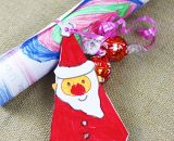 Christbaum- und Geschenkanhänger, Tischkarten, Namensschilder oder eine kleine Aufmerksamkeit zur Weihnachtszeit? Mit der Santa Surprise Digistamp samt Plotterdatei und Druckvorlage gestaltest du schnell und einfach eine stimmungsvolle Überraschung? 