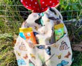 Nähanleitung und Schnittmuster gestaltet als PDF-E-Book für eine Wendetasche mit Kordelzug welche nach dem Wenden zum süßen Hasenkuscheltier wird. Der Osternesthase von shesmile! Dieses nachhaltige Osternest wird nach dem entleeren nicht weggeworfen 