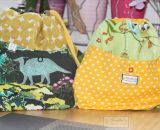 Nähanleitung und Schnittmuster gestaltet als PDF-E-Book für eine Wendetasche mit Kordelzug welche nach dem Wenden zum süßen Hasenkuscheltier wird. Der Osternesthase von shesmile! Dieses nachhaltige Osternest wird nach dem entleeren nicht weggeworfen 