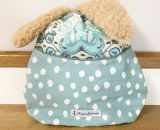 Nähanleitung und Schnittmuster gestaltet als PDF-E-Book für eine Wendetasche mit Kordelzug welche nach dem Wenden zum süßen Hasenkuscheltier wird. Der Osternesthase von shesmile! Dieses nachhaltige Osternest wird nach dem entleeren nicht weggeworfen 