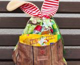 Nähanleitung und Schnittmuster gestaltet als PDF-E-Book für eine Wendetasche mit Kordelzug welche nach dem Wenden zum süßen Hasenkuscheltier wird. Der Osternesthase von shesmile! Dieses nachhaltige Osternest wird nach dem entleeren nicht weggeworfen 