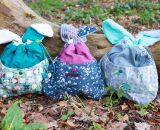 Nähanleitung und Schnittmuster gestaltet als PDF-E-Book für eine Wendetasche mit Kordelzug welche nach dem Wenden zum süßen Hasenkuscheltier wird. Der Osternesthase von shesmile! Dieses nachhaltige Osternest wird nach dem entleeren nicht weggeworfen 
