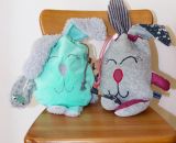 Nähanleitung und Schnittmuster gestaltet als PDF-E-Book für eine Wendetasche mit Kordelzug welche nach dem Wenden zum süßen Hasenkuscheltier wird. Der Osternesthase von shesmile! Dieses nachhaltige Osternest wird nach dem entleeren nicht weggeworfen 