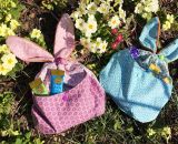 Nähanleitung und Schnittmuster gestaltet als PDF-E-Book für eine Wendetasche mit Kordelzug welche nach dem Wenden zum süßen Hasenkuscheltier wird. Der Osternesthase von shesmile! Dieses nachhaltige Osternest wird nach dem entleeren nicht weggeworfen 