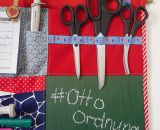 Nähanleitung und Schnittmuster gestaltet als PDF-E-Book für einen Familien-Wandorganizer aus Stoff. OttoOrdnung von shesmile. Wer Ordnung haben will, braucht für alles seinen gewohnten Platz. Denn wie soll man Kindern beibringen wo sie bestimmte Ding